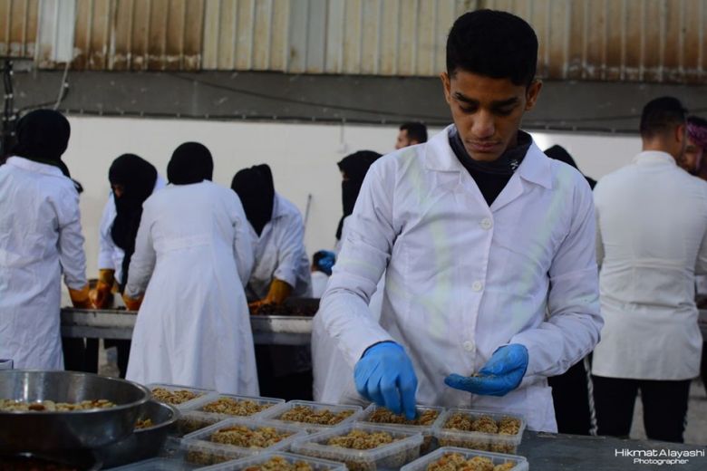 بعد مطالبة الأهالي بدعم المنتج المحلي وتطوير القطاع الخاص..   معامل عراقية تحكم قبضتها على السوق وتنافس المستورد بقوّة