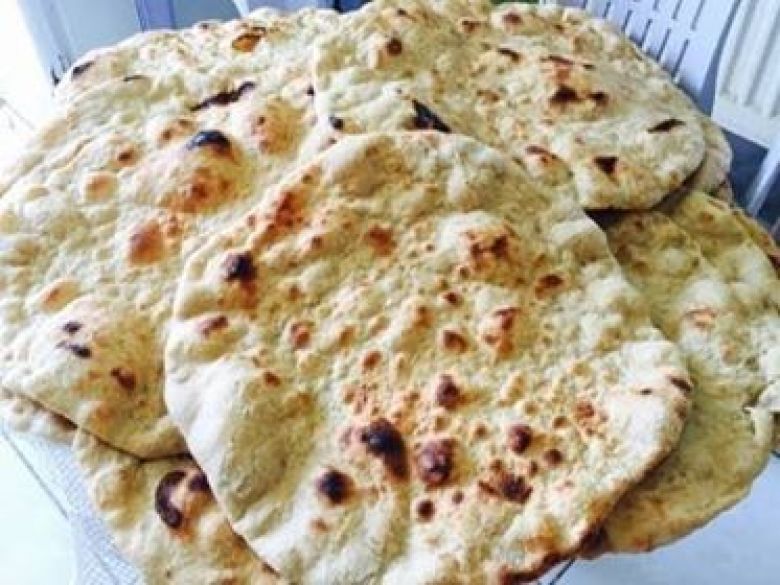 صاحب مخبز كربلائي.. يحارب كورونا بأربعين رغيف خبز يوميا