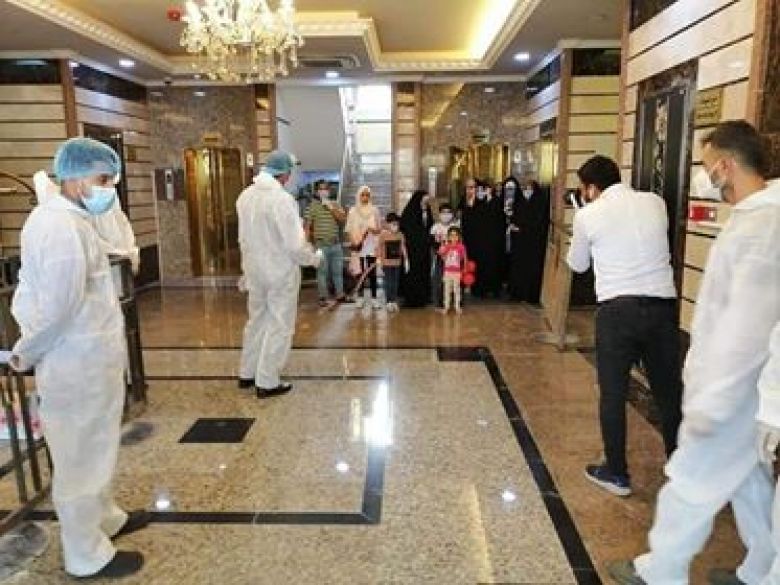 مغادرة وجبة جديدة من الملامسين (الاستضافة الصحية) بعد التأكد من سلامتهم