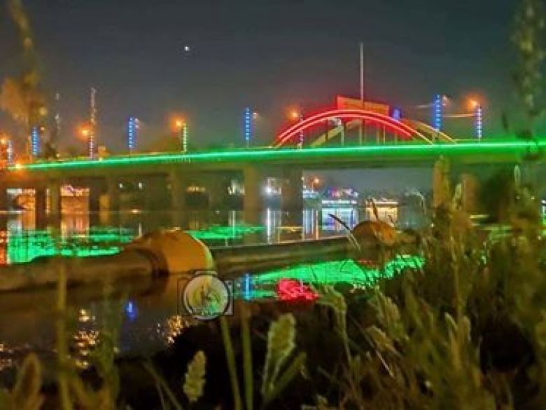 ملاكات الهندية تنجز إنارة وتأهيل كورنيش الهندية وشارعي أم الهوى والرئيس في الحي العسكري