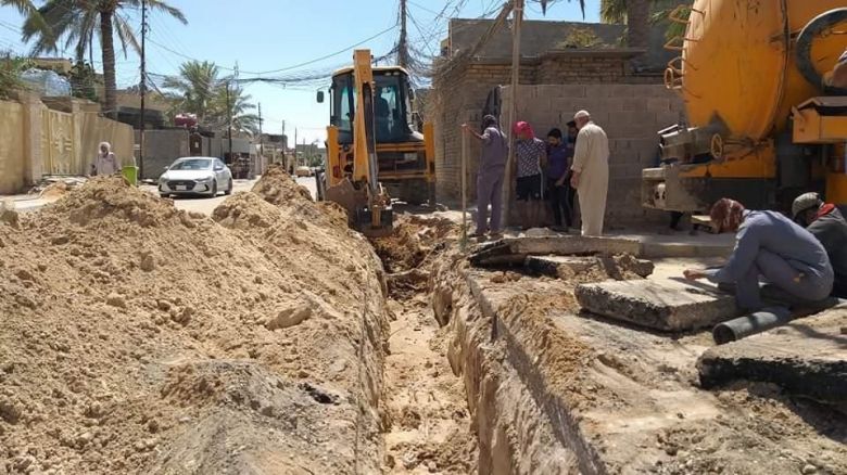 كوادر فرع ماء الحر تعالج شحة المياه في الحي العسكري
