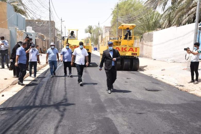الخطابي يوجه باكساء شارع مستوصف حي الحر ويشرف على تأهيل وإكساء شوارع حي الغدير