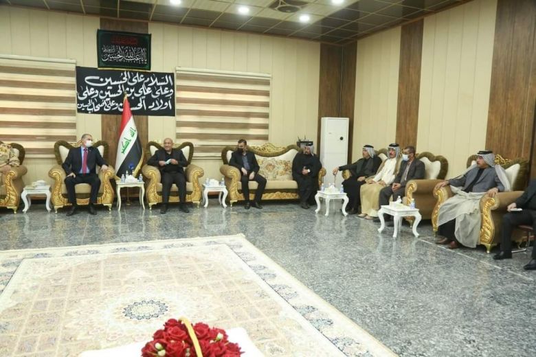 محافظ كربلاء المقدسة ووزير الداخلية يستقبلان شيوخ عشائر كربلاء المقدسة لشجب محاولات التخريب الأخيرة