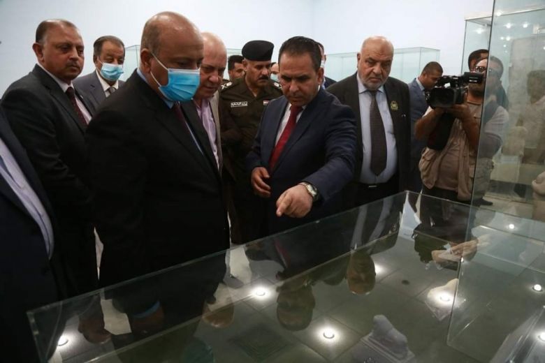 محافظ كربلاء المقدسة يشارك بافتتاح جناح العتبة الحسينية المقدسة في متحف الحلة المعاصر