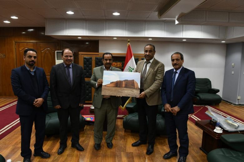 استعداداً لمهرجان ثقافي مرتقب... وفد من كربلاء في ضيافة وزير الثقافة والسياحة والآثار