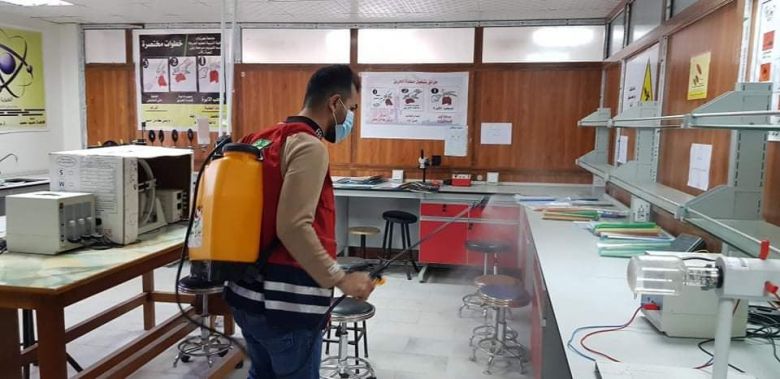 الهلال الأحمر ينفذ حملة تعفير بجامعة كربلاء