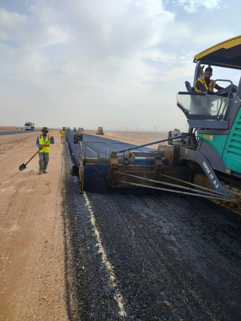 بنسبة انجاز وصلت الى 75% طرق وجسور كربلاء تواصل العمل في طريق الرزازة