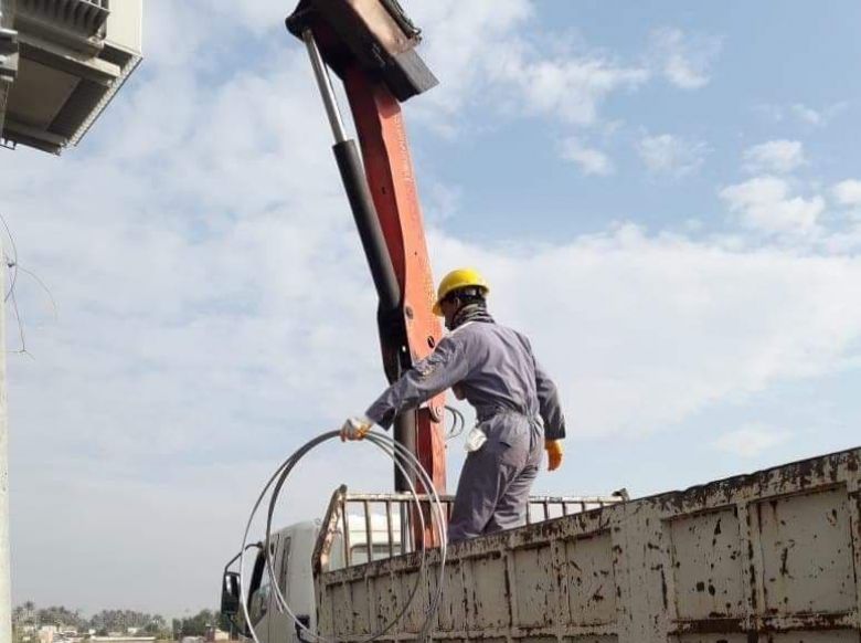 نصب محولات كهرباء جديدة في الخيرات لفك اختناق التيار الكهربائي