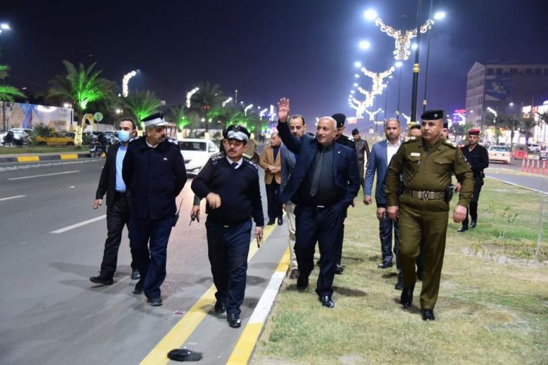 لتنظيم حركة السير فيه...جسر مشاة كهربائي في شارع حيدر الكرار