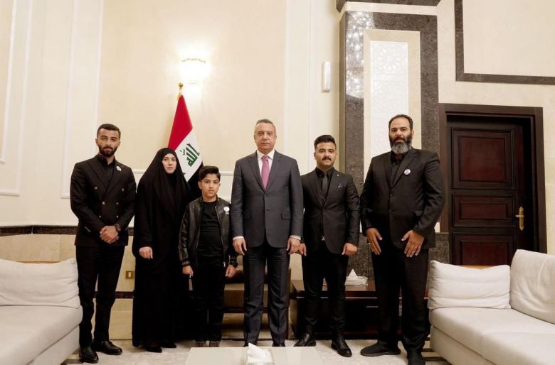 رئيس مجلس الوزراء يستقبل عائلة الشهيد المهندس عبير الخفاجي