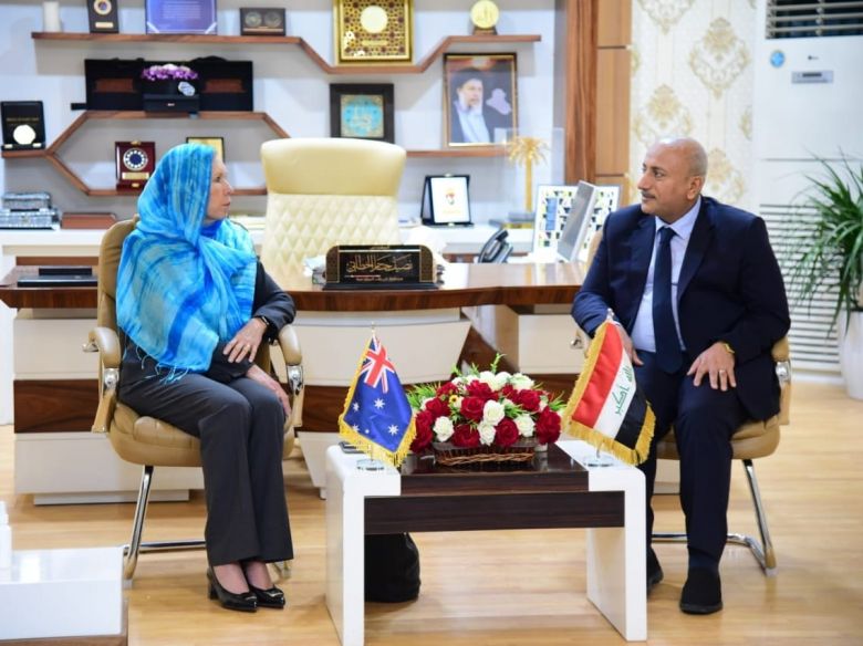 بالصور/ محافظ كربلاء المقدسة يستقبل سفيرة استراليا في العراق و يطلعها على المشاريع الرائدة في جولة ميدانية