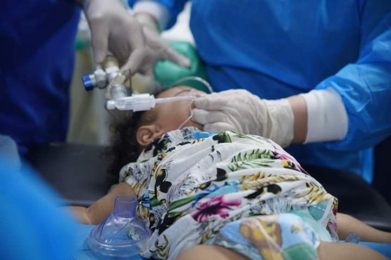 في كربلاء .. إستخراج جسم غريب من رئة طفل صغير دون تداخل جراحي