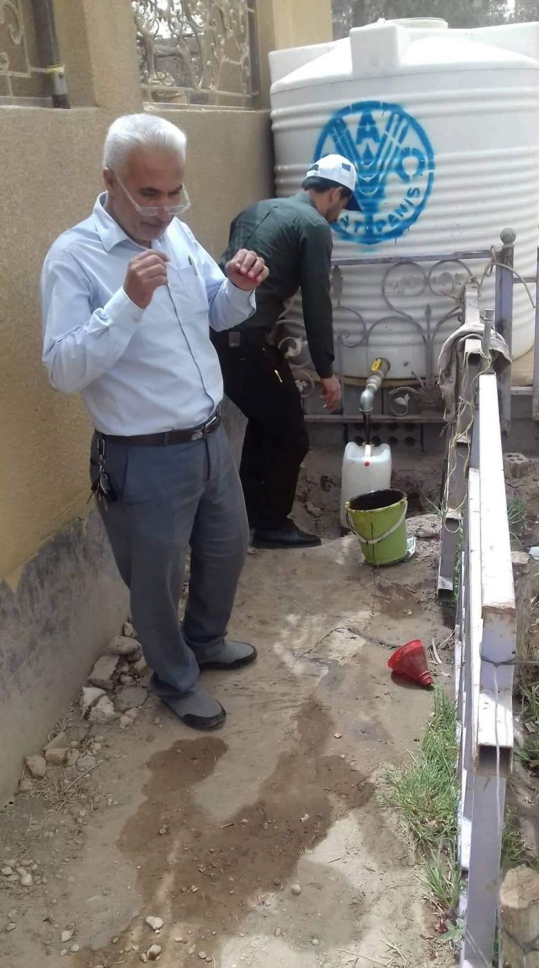 توزيع مادة المولاس على مربي الثروة الحيوانية