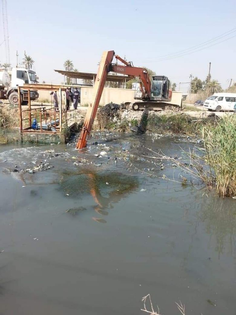 استمرار عمليات تنظيف وتطهير الجداول في ناحية الخيرات