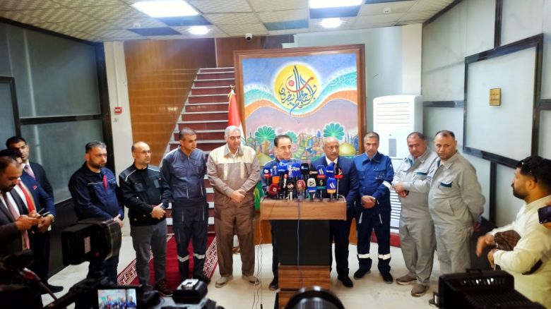 انعقاد المؤتمر الصحفي لوزير الكهرباء في مبنى المحافظة ( صور)