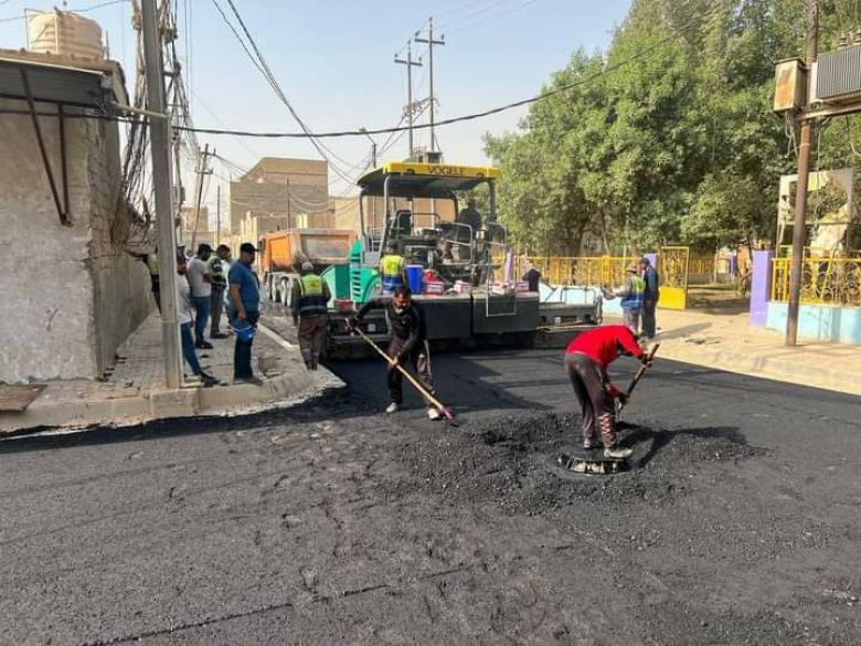 ضمن مشروع تطوير المنطقة القديمة..المباشرة بتبليط شوارع الداينية في قضاء الهندية