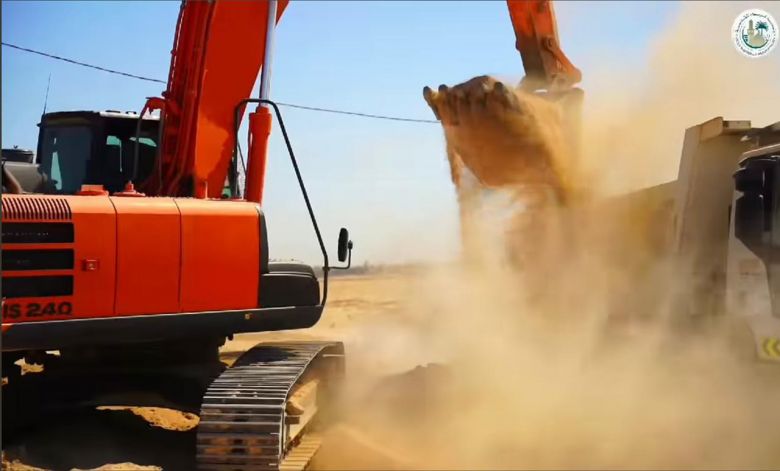 بلدية كربلاء تباشر بتهيئة وتسوية قطع الاراضي للشرائح المشمولة بالتوزيع