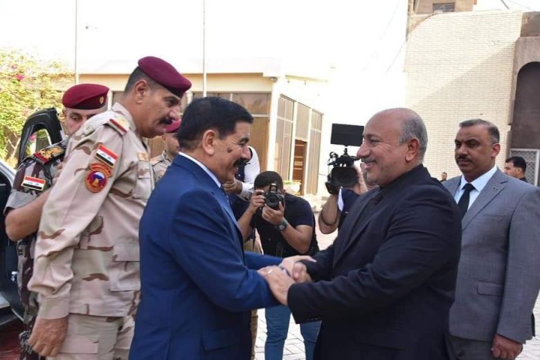 محافظ كربلاء المقدسة يستقبل وزير الدفاع في مبنى المحافظة