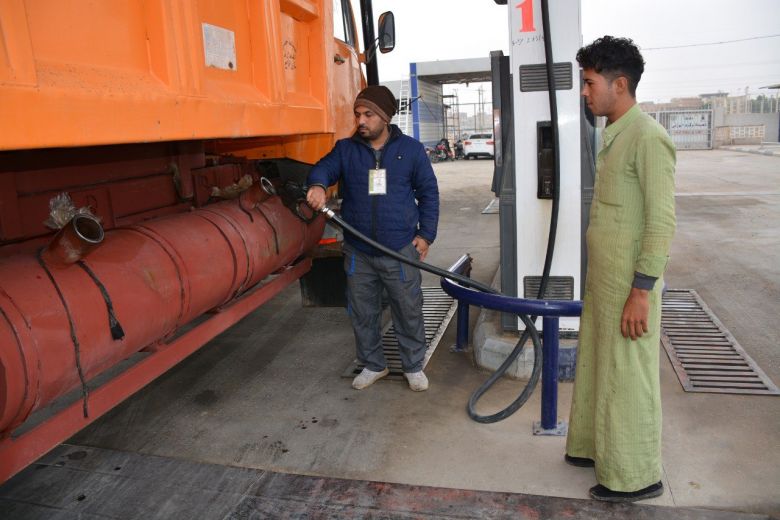 المنتجات النفطية/ فرع كربلاء تجهز الآليات بمنتوج زيت الغاز