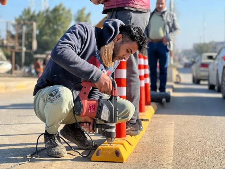 بلدية الهندية تنفذ حملة لتأثيث شوارع القضاء