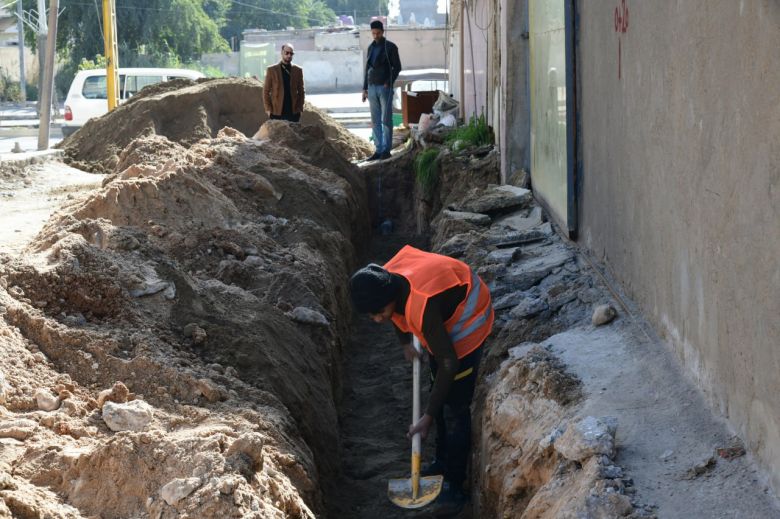 تنفيذاً لتوصيات محافظ كربلاء.. نصب شبكة مياه جديدة في قضاء الحر تخدم (3 مناطق سكنية)