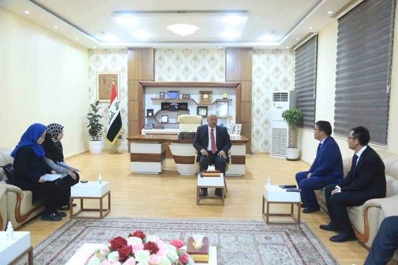 محافظ كربلاء يقدم دعمه الكامل للشركات الصينية لأنجاز مشروع بناء المدارس