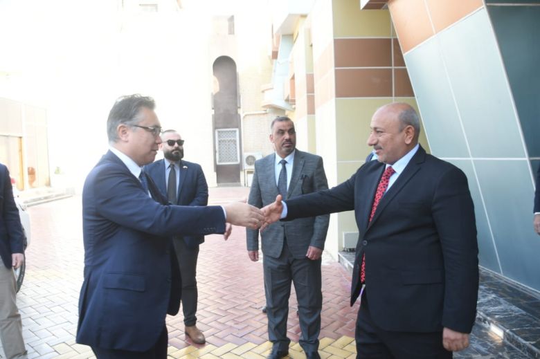 بالصور.. محافظ كربلاء يستقبل السفير الياباني