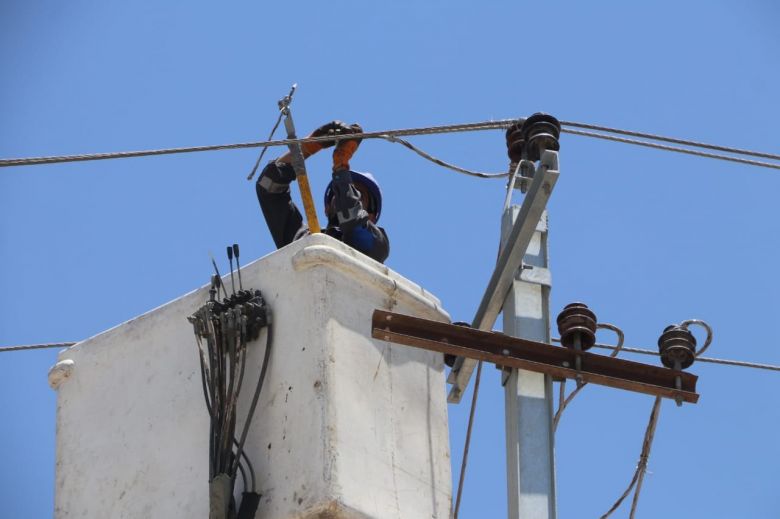 كهرباء كربلاء تستعدّ مبكراً لزيارة عاشوراء وتبذل جهوداً كبيرة في مجالي الصيانة والإنارة