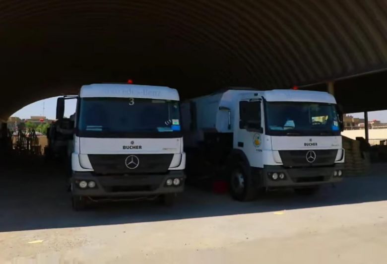 تعزيزا للجهد الخدمي.. بلدية كربلاء تجهز بسبع كانسات نوع مرسيدس