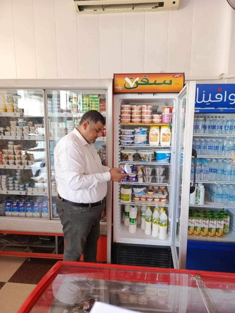 صحة كربلاء تتلف مواداً غذائية وتُغلق وتُغرم محلات مُخالفة للشروط الصحية