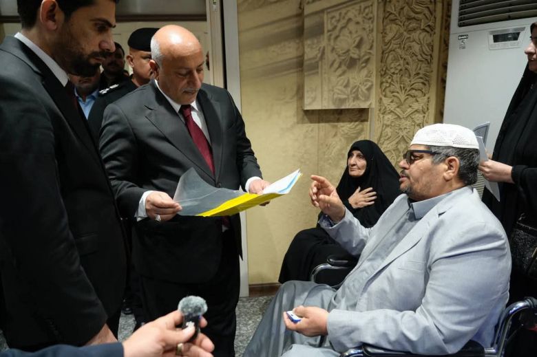 ضمن برنامجه الأسبوعي.. محافظ كربلاء يوجّه الدوائر الخدمية بتلبية مطالب المواطنين