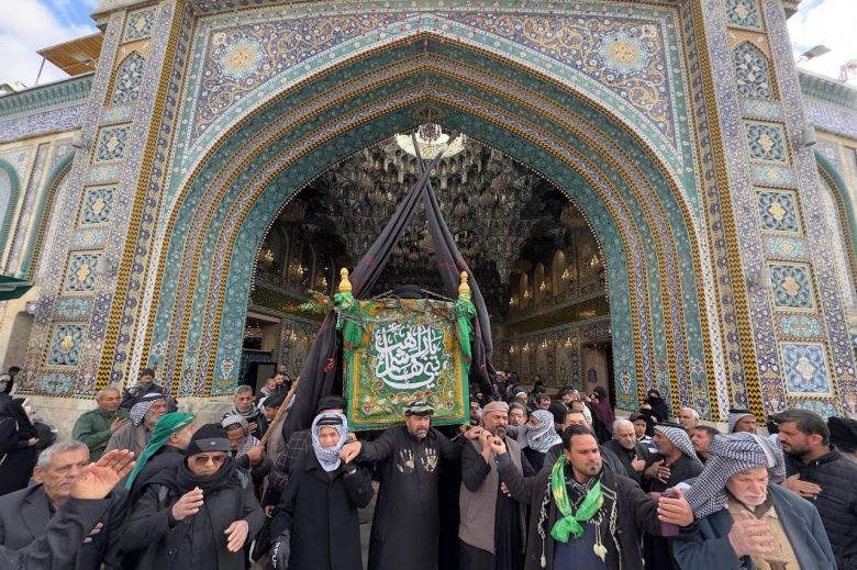 بالصور.. جموع المؤمنين تشيّع النعش الرمزي للإمام الكاظم (ع) بذكرى استشهاده في كربلاء المقدسة