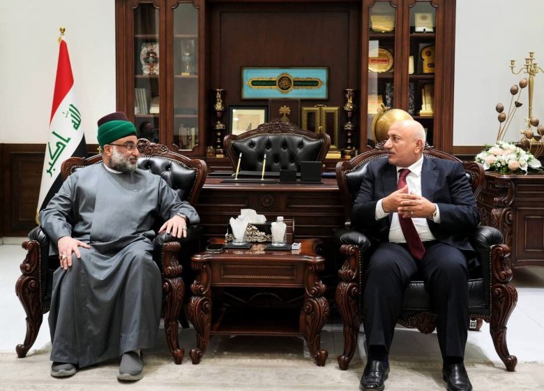 بحث آليات تطوير الخدمات المقدمة للزائرين بين الحكومة المحلية والعتبة العباسية المقدسة