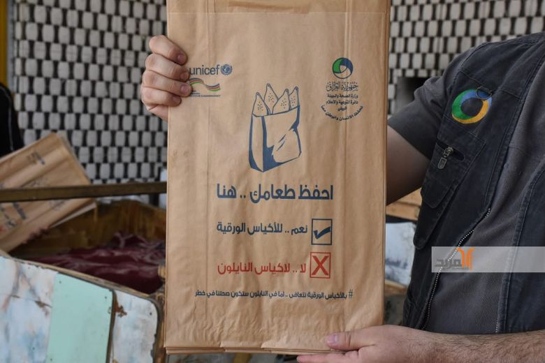 الأكياس الورقية في مواجهة البلاستيكية.. صحة الإنسان والبيئة بين الكلفة والبديل